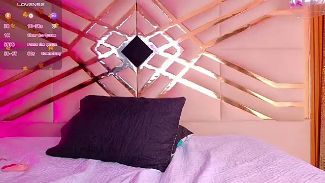 Snapshot of playfulcurvy chatting on October 12, 2025, 12:26 pm playfulcurvy online show from October 12, 2025, 12:26 pm