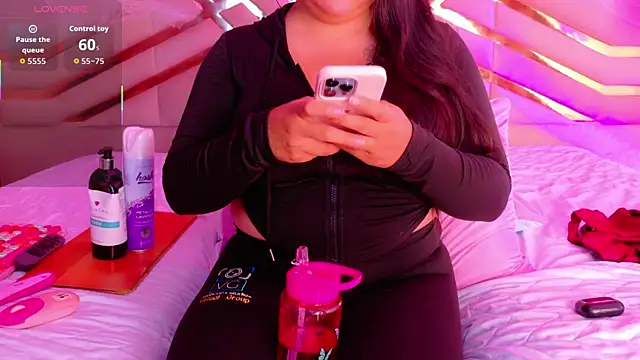 Snapshot of playfulcurvy chatting on October 28, 2025, 8:00 pm playfulcurvy online show from October 28, 2025, 8:00 pm