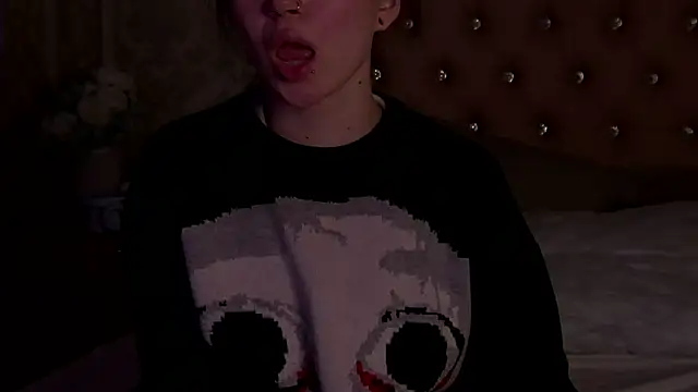 HeatherSweet  online show from April 26, 2026, 5:43 pm