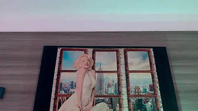 Snapshot of SashaNova chatting on October 10, 2025, 5:17 am SashaNova online show from October 10, 2025, 5:17 am