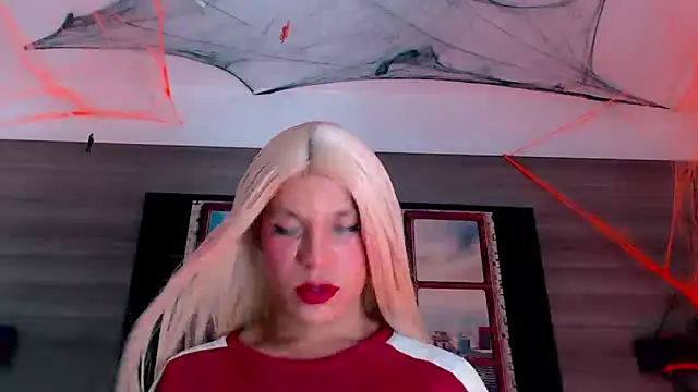 Snapshot of SashaNova chatting on October 12, 2025, 4:44 am SashaNova online show from October 12, 2025, 4:44 am