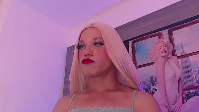 Snapshot of SashaNova chatting on November 6, 2025, 6:03 am SashaNova online show from November 6, 2025, 6:03 am