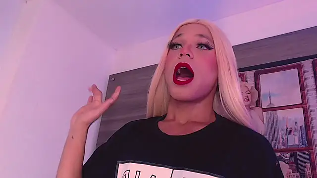 Snapshot of SashaNova chatting on November 8, 2025, 5:18 am SashaNova online show from November 8, 2025, 5:18 am