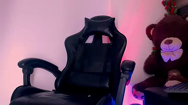 Snapshot of SashaNova chatting on February 14, 2026, 8:00 am SashaNova online show from February 14, 2026, 8:00 am