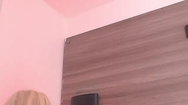 Snapshot of SashaNova chatting on August 5, 2026, 4:59 am SashaNova online show from August 5, 2026, 4:59 am