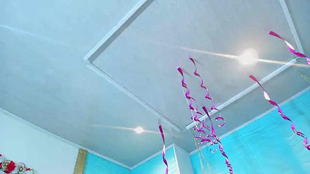 Mia Montess online show from February 9, 2026, 1:04 pm