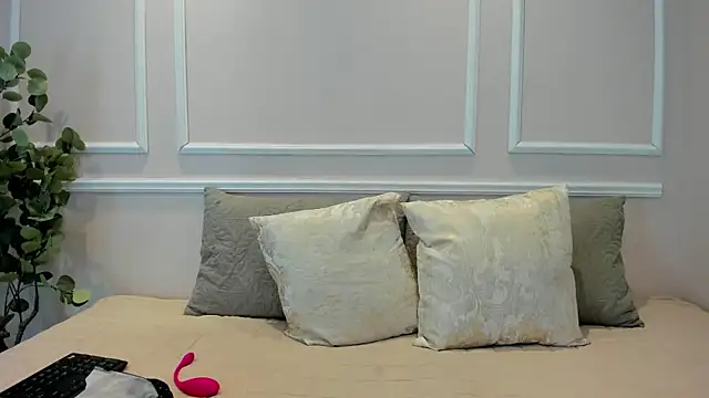 Lucy Canel online show from January 7, 2026, 7:16 pm