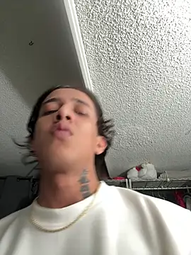 jorgeluis20309 online show from February 8, 2026, 6:17 am