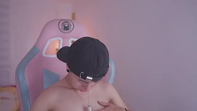 tommy blue online show from November 24, 2025, 12:27 pm