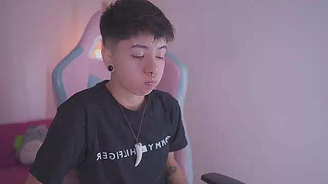 tommy blue online show from November 25, 2025, 12:49 pm