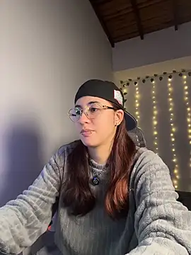 Snapshot of Camil_Lee chatting on October 28, 2025, 2:37 am Camil Lee online show from October 28, 2025, 2:37 am