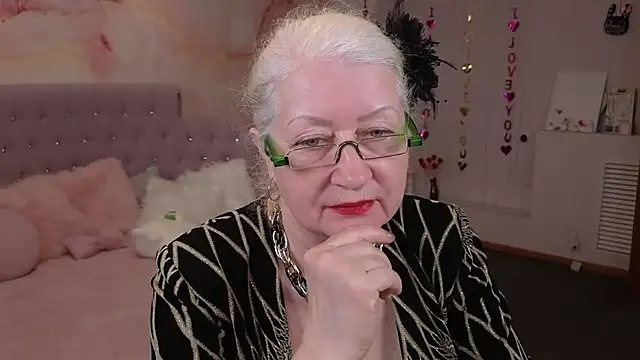 Maya Mayflower online show from March 18, 2025, 3:21 pm