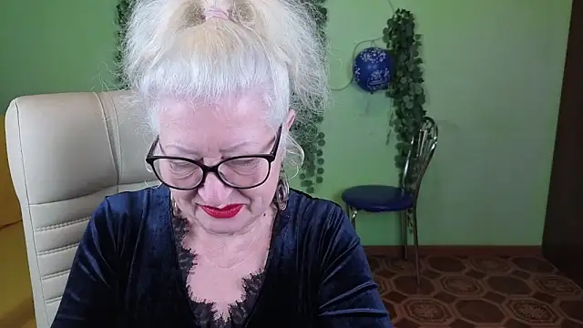 Maya Mayflower online show from September 28, 2025, 4:29 am