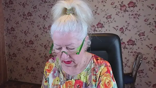 Maya Mayflower online show from November 4, 2025, 4:00 am