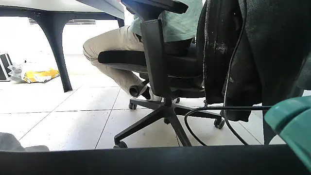 Snapshot of GM51-1988 chatting on September 30, 2025, 12:43 pm GM51-1988 online show from September 30, 2025, 12:43 pm