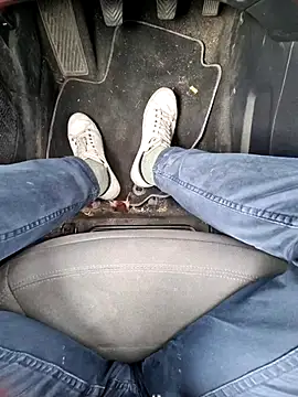 Snapshot of GM51-1988 chatting on October 6, 2025, 10:23 am GM51-1988 online show from October 6, 2025, 10:23 am