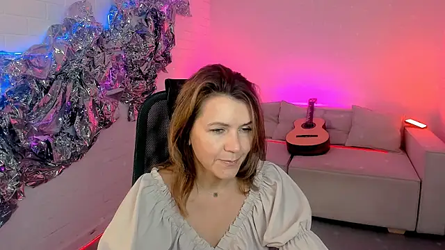 Snapshot of NicoleHitman chatting on September 19, 2025, 9:11 am NicoleHitman online show from September 19, 2025, 9:11 am