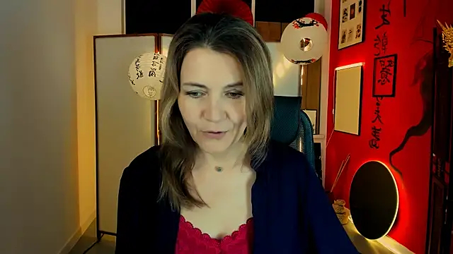 Snapshot of NicoleHitman chatting on April 7, 2026, 1:11 pm NicoleHitman online show from April 7, 2026, 1:11 pm