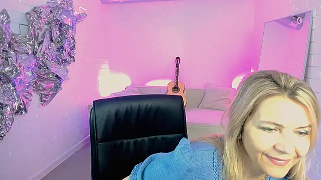 NicoleHitman online show from June 21, 2026, 9:01 am