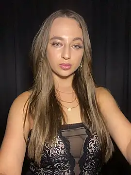 AlisaQSky online show from July 27, 2026, 11:45 pm