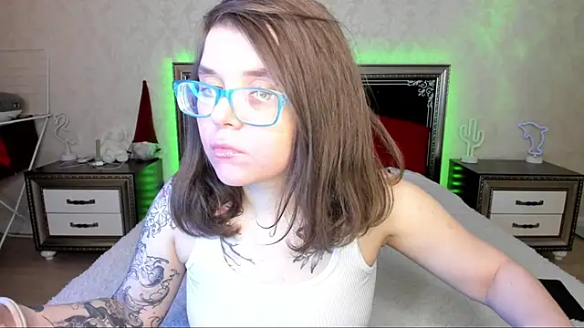 Katty Kitty9999 online show from March 12, 2025, 2:12 pm