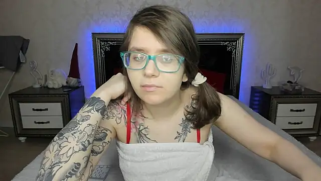 Katty Kitty9999 online show from March 19, 2025, 7:17 pm
