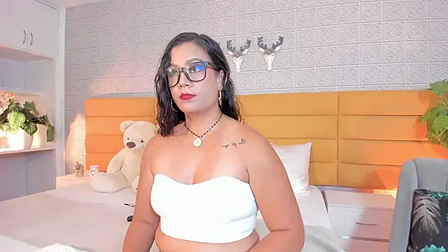 LeilaHiuston online show from April 30, 2026, 4:35 pm