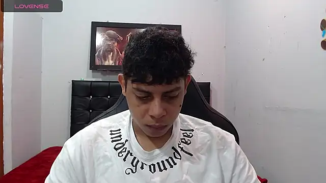 Alejandroo 22 online show from March 12, 2025, 2:56 pm