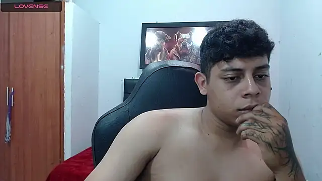 Alejandroo 22 online show from March 13, 2025, 6:23 pm