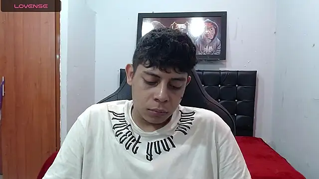 Alejandroo 22 online show from March 17, 2025, 7:15 pm