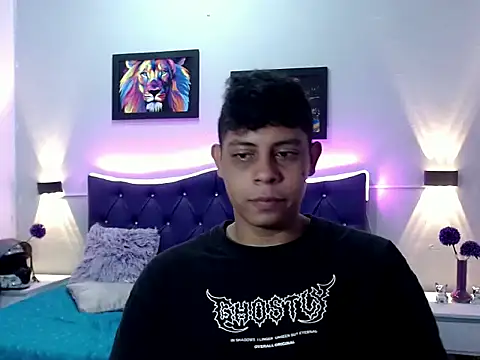 Alejandroo 22 online show from September 12, 2025, 1:44 pm