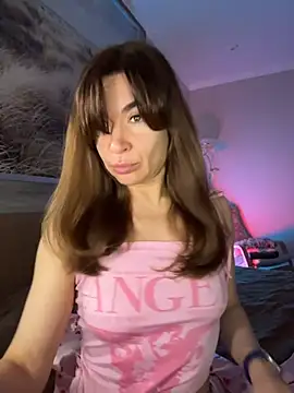 Mary Kiitty online show from May 6, 2026, 9:36 am