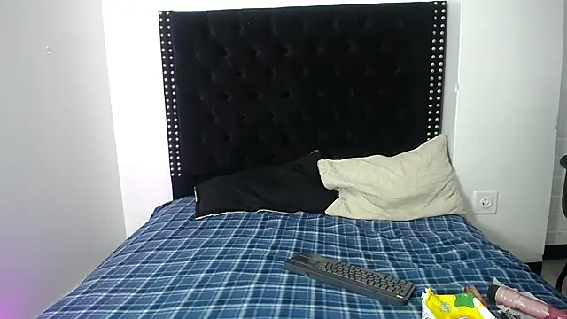 Snapshot of Ayliinn_ chatting on March 14, 2025, 3:37 am Ayliinn online show from March 14, 2025, 3:37 am