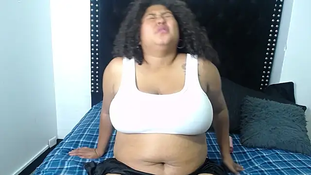 Snapshot of Ayliinn_ chatting on March 16, 2025, 7:04 am Ayliinn online show from March 16, 2025, 7:04 am