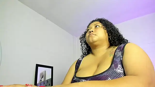 Snapshot of Ayliinn_ chatting on November 6, 2025, 5:08 am Ayliinn online show from November 6, 2025, 5:08 am