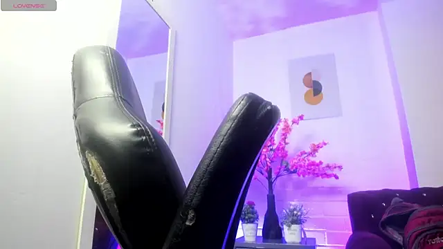 Ayliinn  online show from March 21, 2026, 8:19 am