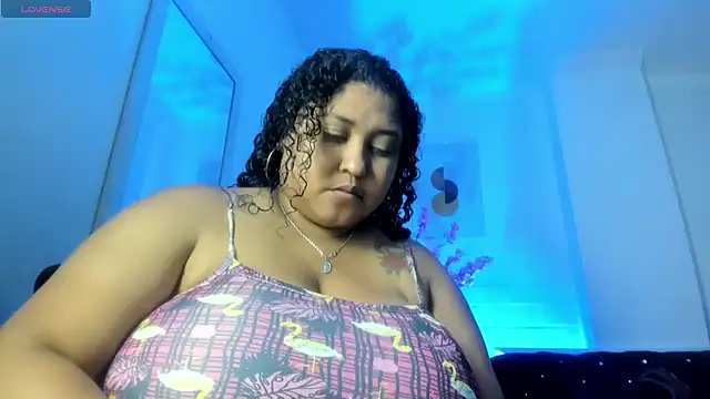 Snapshot of Ayliinn_ chatting on April 12, 2026, 12:48 am Ayliinn online show from April 12, 2026, 12:48 am