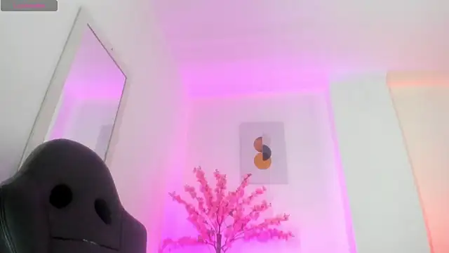 Snapshot of Ayliinn_ chatting on April 28, 2026, 1:48 am Ayliinn online show from April 28, 2026, 1:48 am