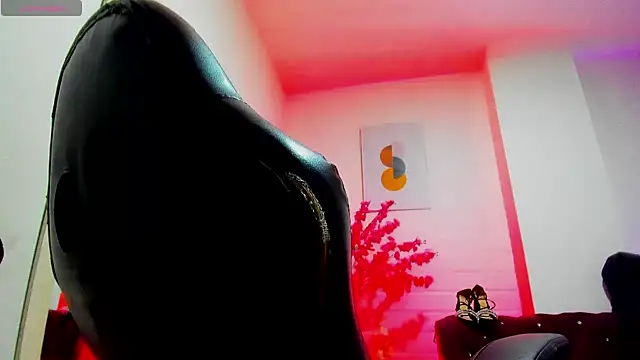 Snapshot of Ayliinn_ chatting on May 6, 2026, 1:57 am Ayliinn online show from May 6, 2026, 1:57 am