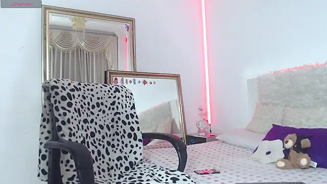 Snapshot of MiaTylorr chatting on March 4, 2025, 8:38 pm MiaTylorr online show from March 4, 2025, 8:38 pm