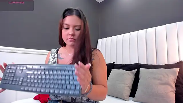 Mia Blumm  online show from March 14, 2025, 11:34 am