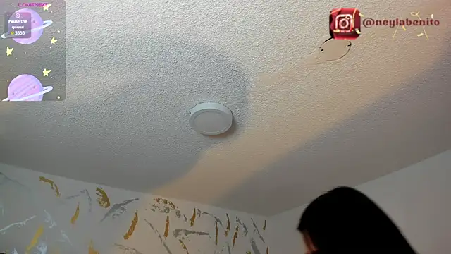 Cristal Velle online show from August 4, 2026, 1:25 pm