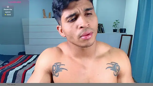 Snapshot of Apolotherock chatting on November 4, 2025, 9:03 pm Apolotherock online show from November 4, 2025, 9:03 pm