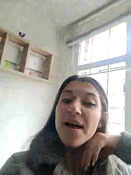 Isabella Varella online show from March 8, 2025, 2:40 pm