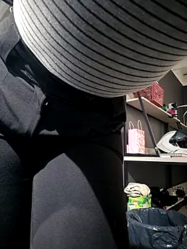 Snapshot of Isabella_Varella chatting on September 18, 2025, 12:51 pm Isabella Varella online show from September 18, 2025, 12:51 pm