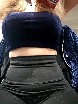 Snapshot of Isabella_Varella chatting on September 23, 2025, 12:19 pm Isabella Varella online show from September 23, 2025, 12:19 pm