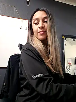 Snapshot of Isabella_Varella chatting on October 14, 2025, 2:29 pm Isabella Varella online show from October 14, 2025, 2:29 pm