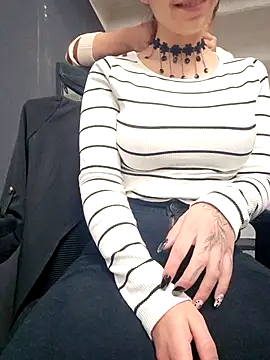 Snapshot of Isabella_Varella chatting on October 15, 2025, 1:00 pm Isabella Varella online show from October 15, 2025, 1:00 pm