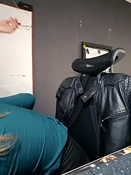 Snapshot of Isabella_Varella chatting on October 21, 2025, 1:01 pm Isabella Varella online show from October 21, 2025, 1:01 pm