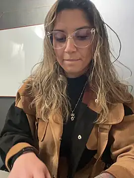 Isabella Varella online show from February 3, 2026, 2:33 pm